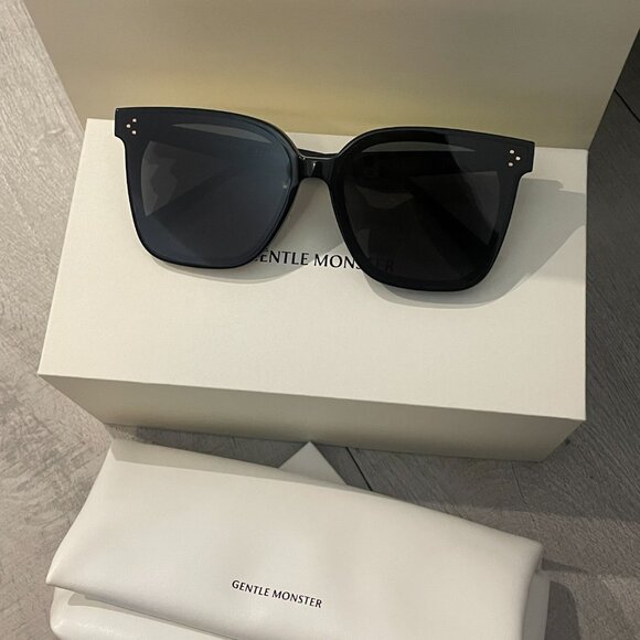 Gentle Monster Black Oversized Sunglasses Gold Logo Statement Chic main image 8